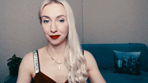 Snapshot of cute_smile_shy chatting on January 24, 9:26 pm cute_smile_shy online show from January 24, 9:26 pm