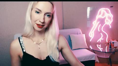 cute_smile_shy online show from November 4, 8:43 pm