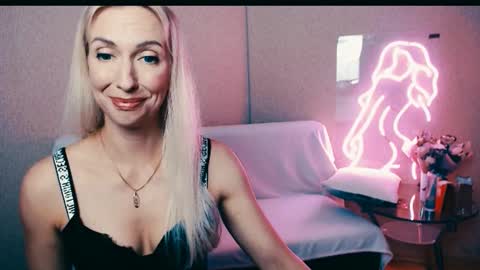 Snapshot of cute_smile_shy chatting on September 30, 7:13 pm cute_smile_shy online show from September 30, 7:13 pm