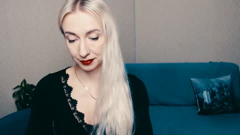 Snapshot of cute_smile_shy chatting on January 23, 8:24 pm cute_smile_shy online show from January 23, 8:24 pm