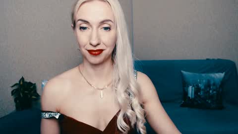 Snapshot of cute_smile_shy chatting on January 25, 12:38 am cute_smile_shy online show from January 25, 12:38 am