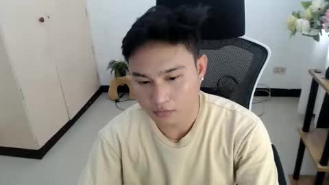 cuteasianlee online show from December 15, 5:36 am