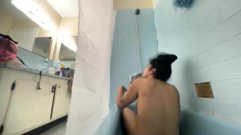 loveolots online show from March 5, 7:01 pm