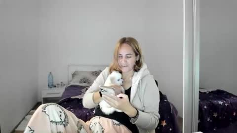 Snapshot of cutehana chatting on October 16, 4:39 pm MADY online show from October 16, 4:39 pm