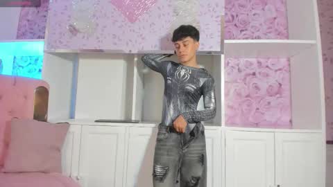 cutenaked_ online show from December 19, 1:50 pm