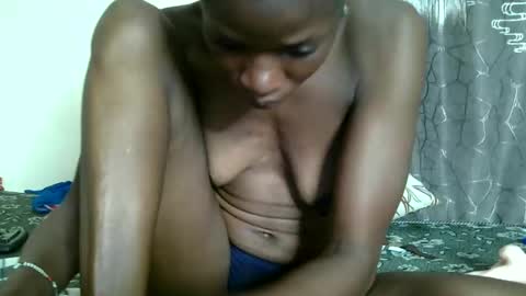 Cutequeen8 online show from December 5, 1:33 pm