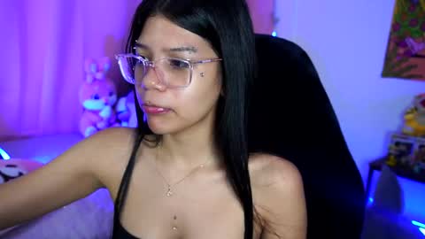  - independent model online show from January 18, 2:53 am