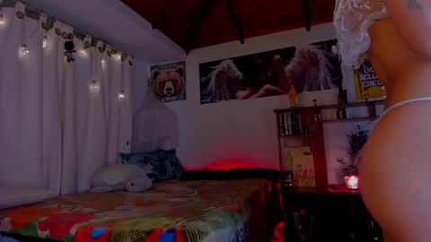 cuteweed420 online show from February 18, 10:16 am