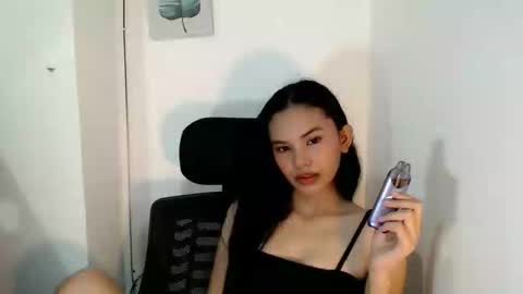 cutiee_lily2 online show from April 24, 12:34 am