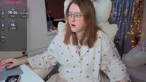 Alice  online show from November 22, 8:46 am