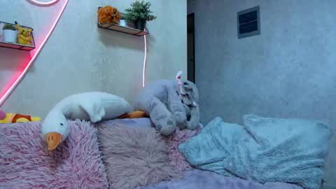 cuttiebunny online show from May 8, 1:22 am