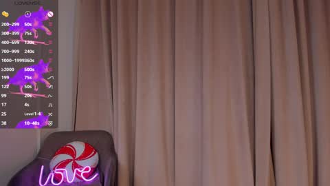 Cwen online show from April 1, 5:10 pm