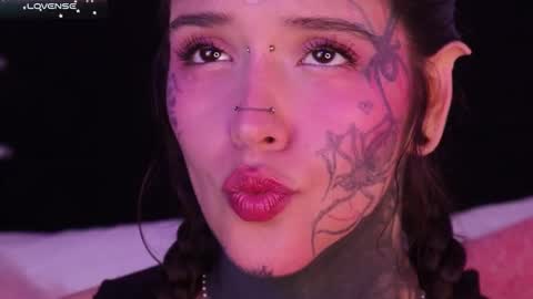 Snapshot of daarlene chatting on February 4, 5:45 pm Darlene online show from February 4, 5:45 pm