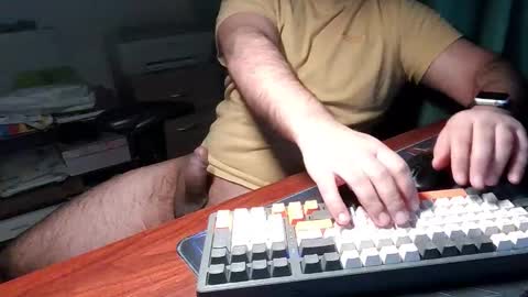 Snapshot of daddypimp3 chatting on October 28, 11:28 pm Paul online show from October 28, 11:28 pm