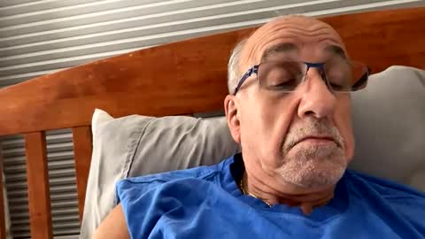 Snapshot of daddyweis chatting on October 25, 3:29 am daddyweis online show from October 25, 3:29 am
