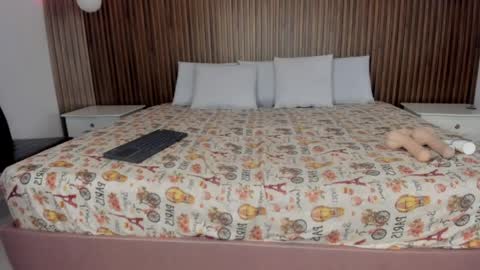 dafne_evaans online show from May 12, 4:05 pm