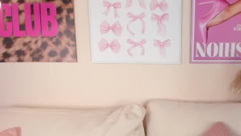 dafne_hillss online show from May 22, 11:39 am