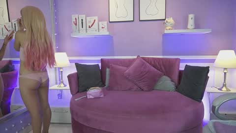 Dahlia Grey online show from November 12, 11:45 am