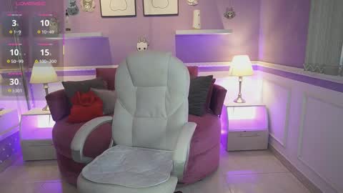 Dahlia Grey online show from October 14, 11:35 am