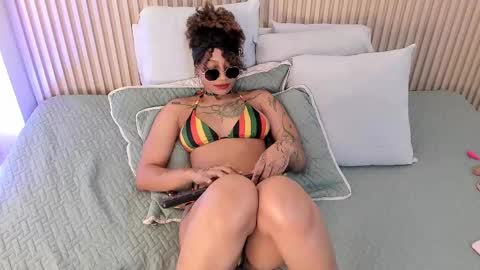 Snapshot of daiana_curly chatting on September 26, 11:13 pm Daiana online show from September 26, 11:13 pm
