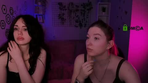 Little Di online show from June 2, 8:33 pm