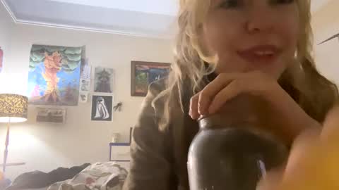 DaisyB3 online show from January 10, 7:35 am