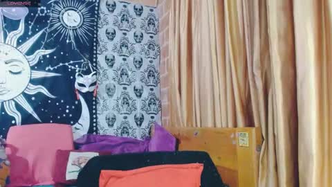    --  -- help me reach 100 hands up  online show from March 6, 11:20 pm