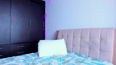 dakostelee1_ online show from March 7, 6:11 pm