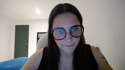 IG  dakotasofiaa online show from March 16, 12:36 am