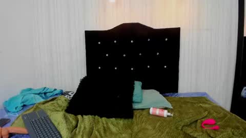 Dakota and Valerie online show from March 9, 4:49 am