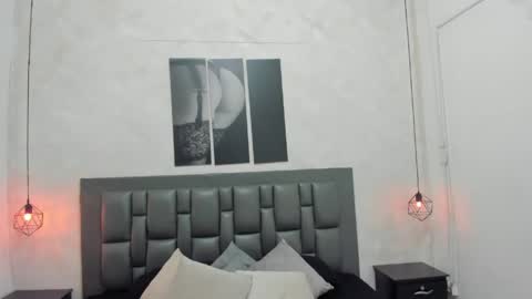 Dakota  online show from May 5, 12:33 pm