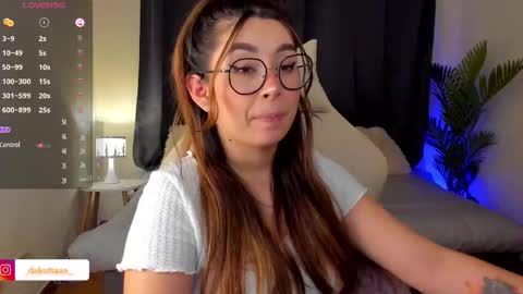 dakottaa__ online show from September 26, 12:07 am