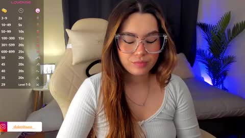 dakottaa__ online show from November 4, 11:17 pm