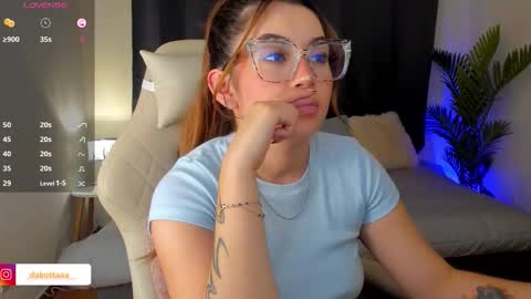 dakottaa__ online show from October 31, 12:55 am