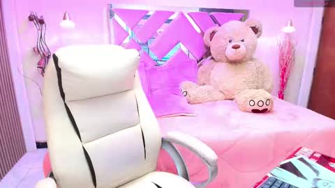 Snapshot of daliia_ chatting on October 1, 1:43 pm Daliia online show from October 1, 1:43 pm