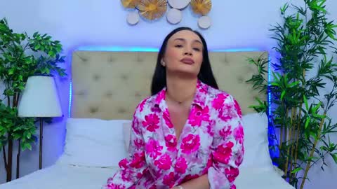 daliyaa_ online show from May 11, 12:01 pm