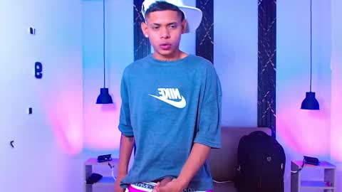 damar_felipe online show from September 21, 5:33 am