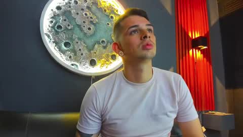 Damian Oliver online show from December 2, 2:57 am