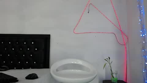damian_hart_24cm online show from May 18, 12:11 pm