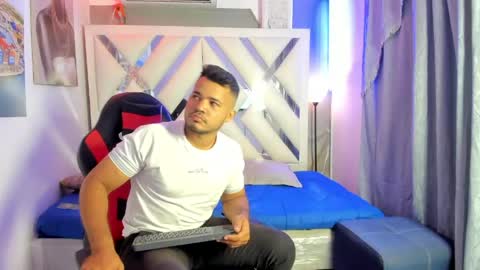 DAMIAN LUX online show from May 7, 1:29 pm