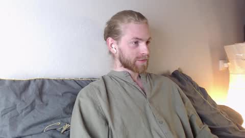 Snapshot of damien_diamond chatting on October 24, 8:42 pm damien_diamond online show from October 24, 8:42 pm