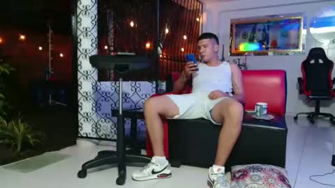 damyan_2003 online show from February 24, 4:16 am