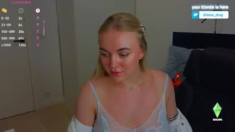 Snapshot of dana_love0 chatting on October 18, 6:01 pm Dana online show from October 18, 6:01 pm