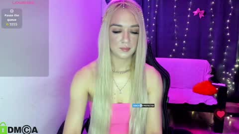 dances_queen online show from May 12, 7:06 am