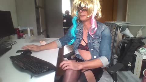 newcumer online show from February 26, 11:32 am