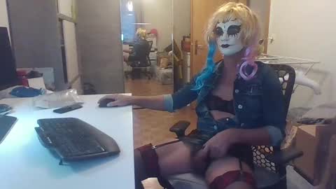 newcumer online show from December 3, 6:43 am