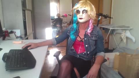 newcumer online show from December 11, 1:06 pm