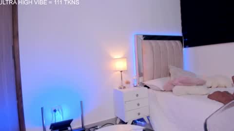  independent model   online show from December 4, 3:06 am