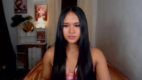 daniellelux online show from November 6, 7:11 am