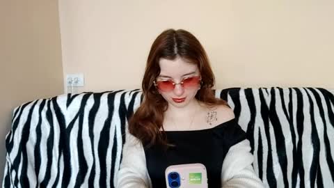 Mia online show from April 14, 11:13 am